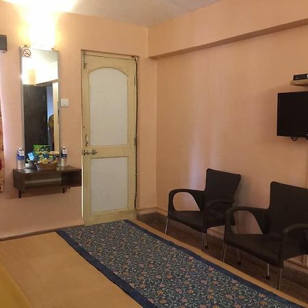 Hotel Gopika International Панаджи Екстериор снимка