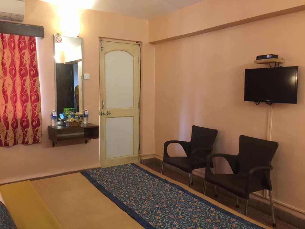 Hotel Gopika International Панаджи Екстериор снимка